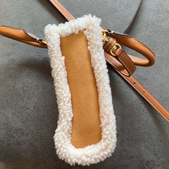 Tory Burch Blake mini shearling tote bag - Picture 7 of 10